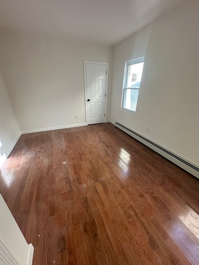 Building Photo - 2-27R-27 Beach 99th St