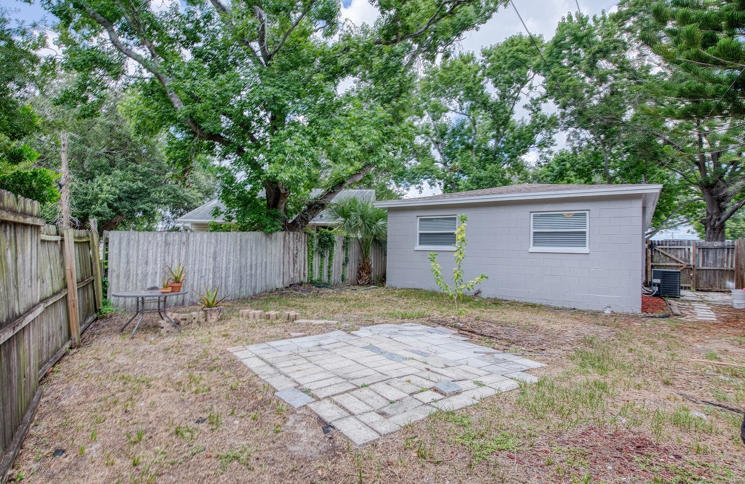 Building Photo - 5501 Kelly Dr N