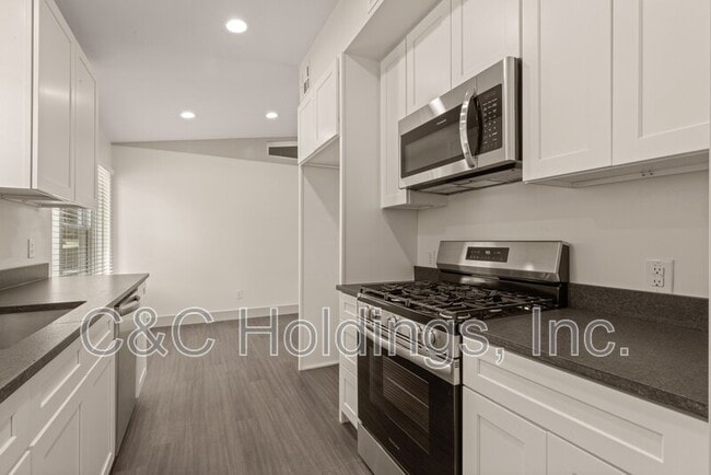 Building Photo - 4541 E 32nd Pl