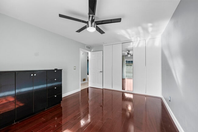 Building Photo - 29374 Glen Oaks Blvd W