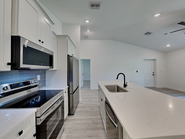 Building Photo - 1217 Clayton Ave