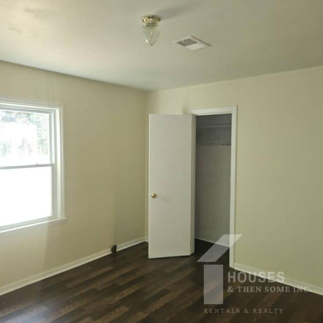 Building Photo - 44 Bagwell Cir