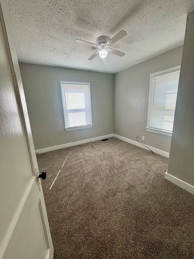 Building Photo - 1547 Longfield Ave