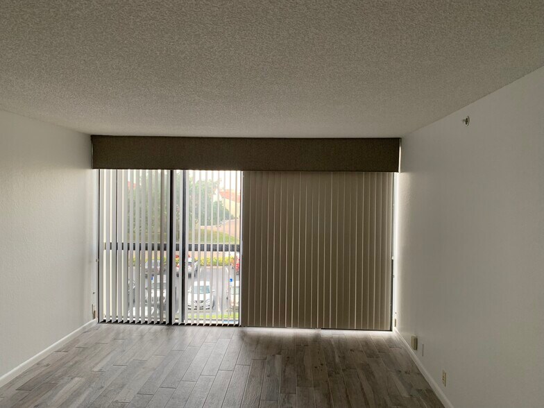 Great Room 2 - 255 Dolphin Pt