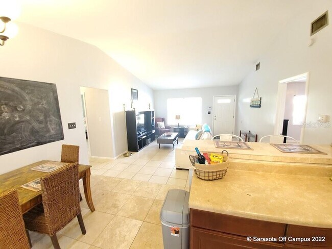 Building Photo - 1384 39th St