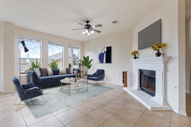 Building Photo - 10 White Magnolia Cir