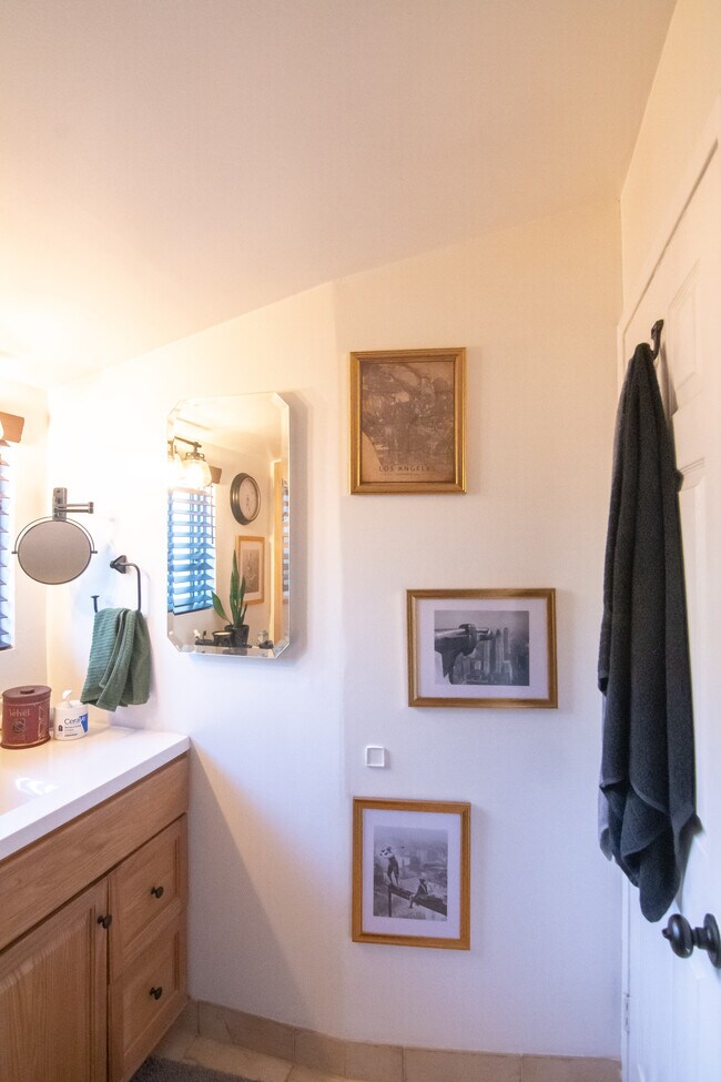 Building Photo - 820 S 5th St