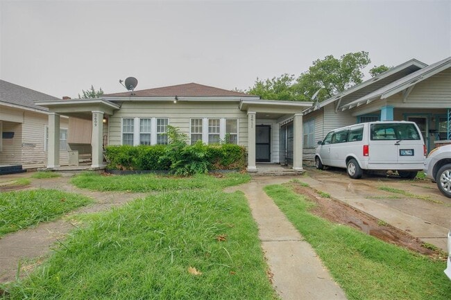 Building Photo - 2611 N Shartel Ave