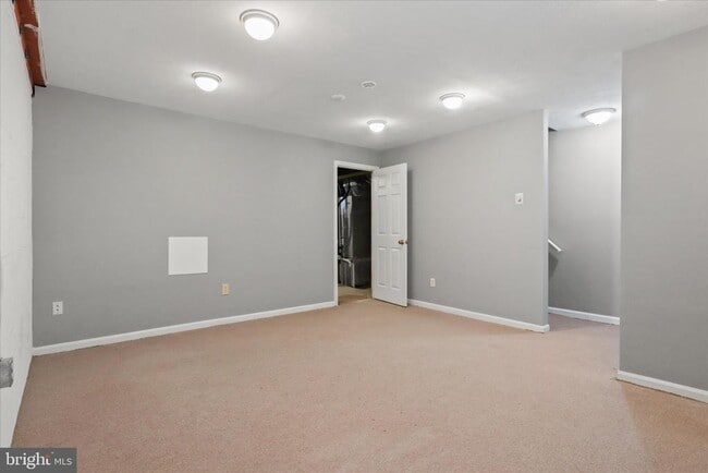 Building Photo - 441 Old Town Ct