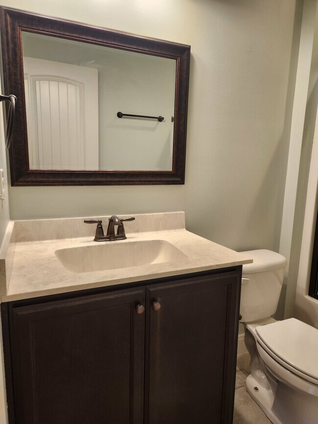 Building Photo - 102 Quince Ave