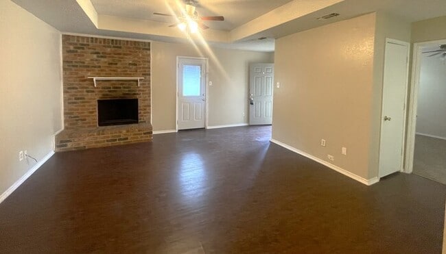 Building Photo - "The Perfect Pair: 2 Beds, 2 Baths, 2-Car Garage — Ready for You!"