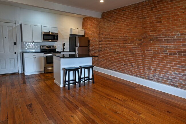 Building Photo - 803 N 2nd St