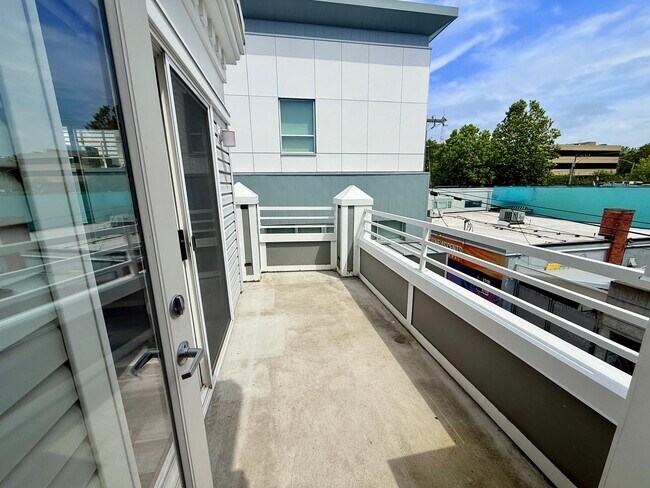 Building Photo - Uptown Condominiums - Lower Queen Anne