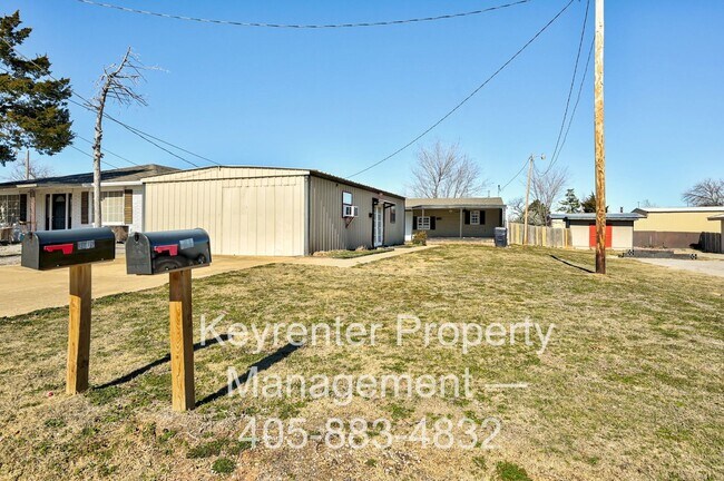 Building Photo - 3607 SW 12th St