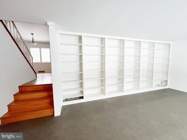 Building Photo - 450 Linden Ave