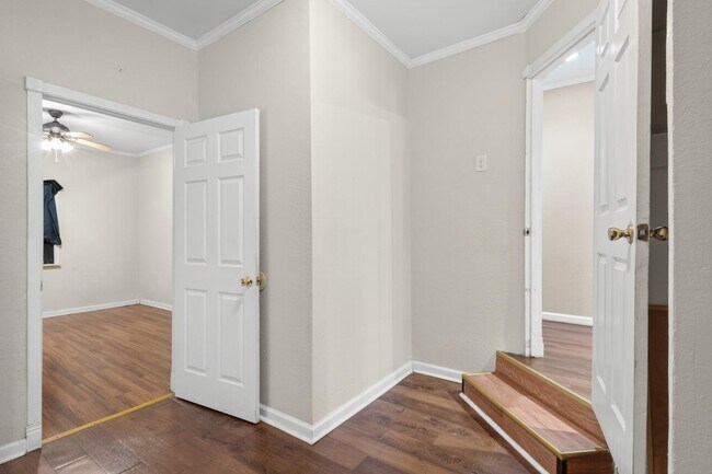 Building Photo - 4823 Blue Heron Dr