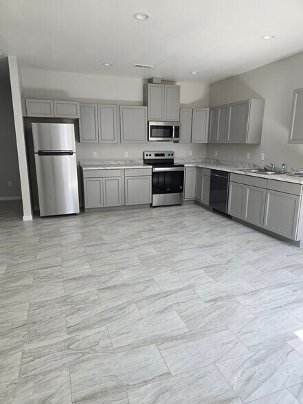 Kitchen - 2210 S 1st Ave