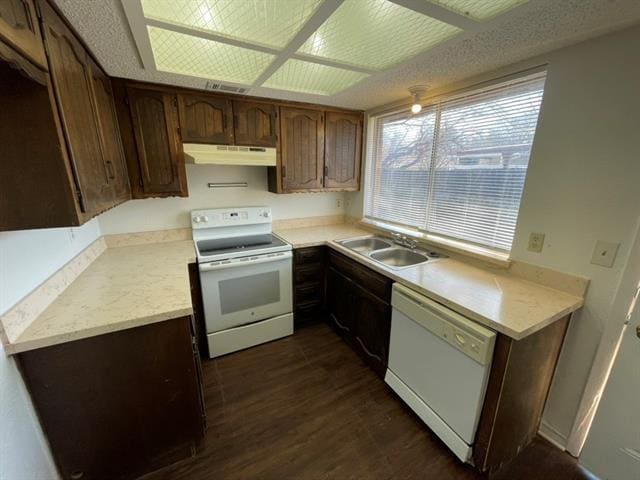 Building Photo - 2010 Santa Anna Dr