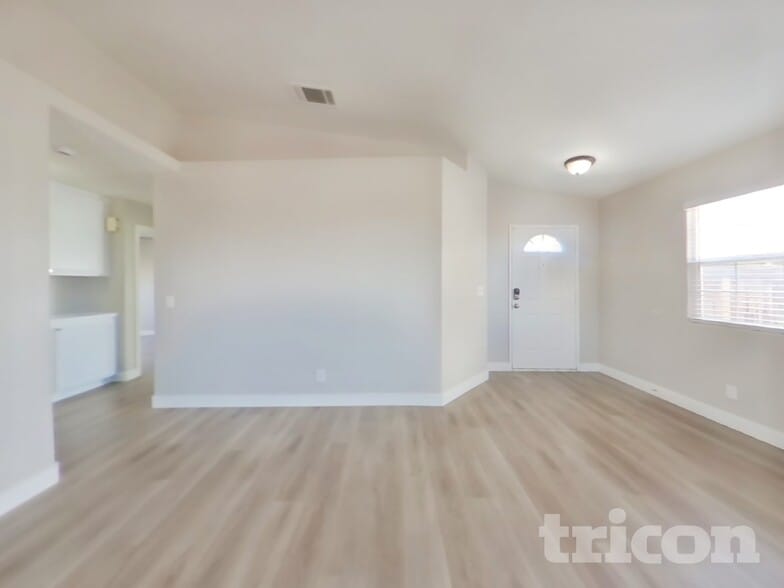 Building Photo - 12675 1st Ave