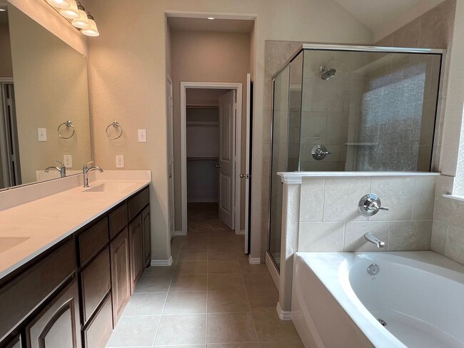 Building Photo - Gorgeous House for rent in Cleburne !!