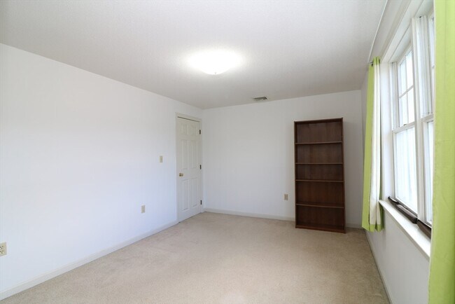 Building Photo - 26 Webb Pl