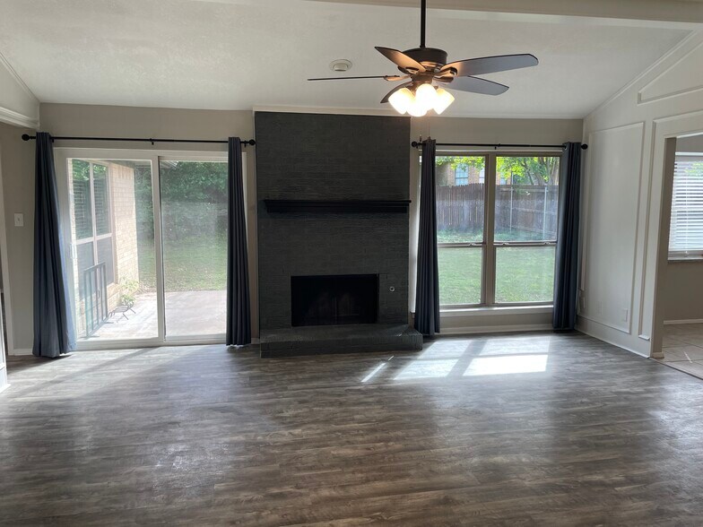 Building Photo - 3924 Waterford Way