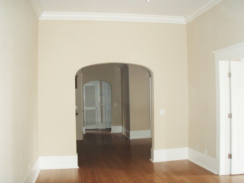 Building Photo - 302 W 40th St