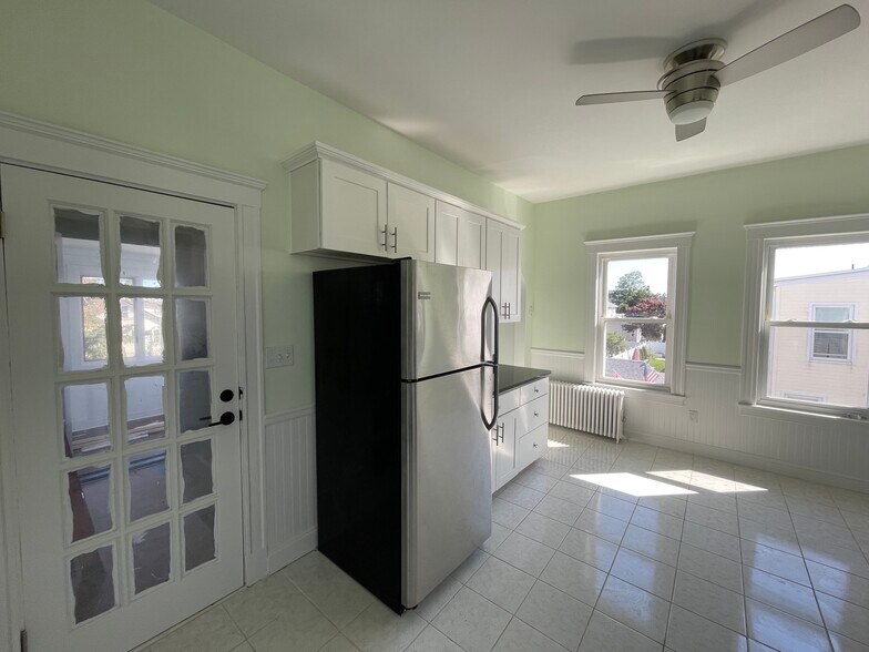 Kitchen - 58 Bickford Ave