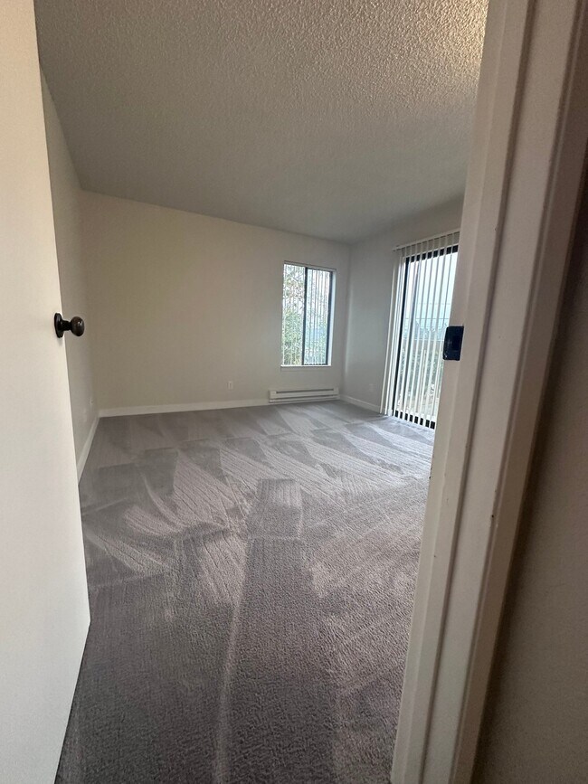 Building Photo - 3001 SW Avalon Way