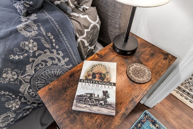 Building Photo - 306-306 Glenwood Cir