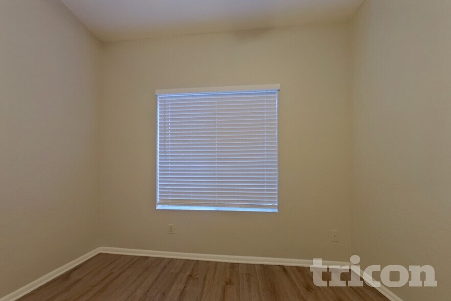 Building Photo - 11619 W Cyprus Dr