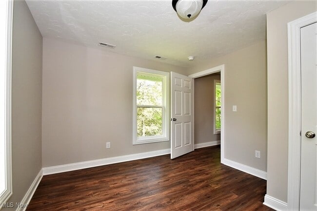 Building Photo - 7984 Chagrin Rd