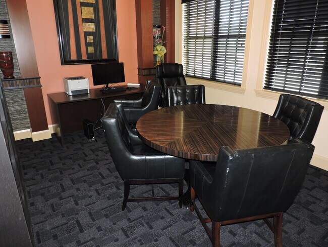 Building Photo - 4905 Midtown Ln