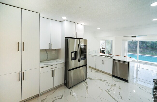 Building Photo - 651 NW 42nd Ave