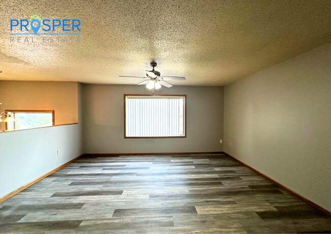 Building Photo - 856 Kari Dr