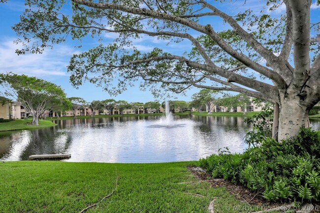 Building Photo - 660 Cypress Club Way