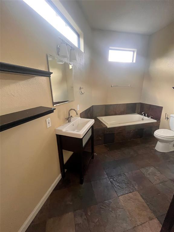 Building Photo - 1038 E 43rd St