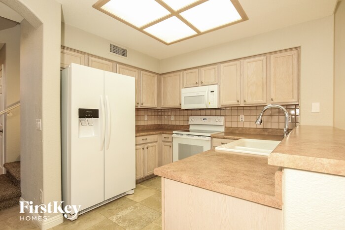 Building Photo - 1351 W Wahalla Ln