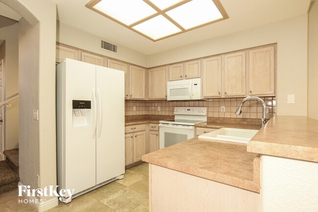 Building Photo - 1351 W Wahalla Ln