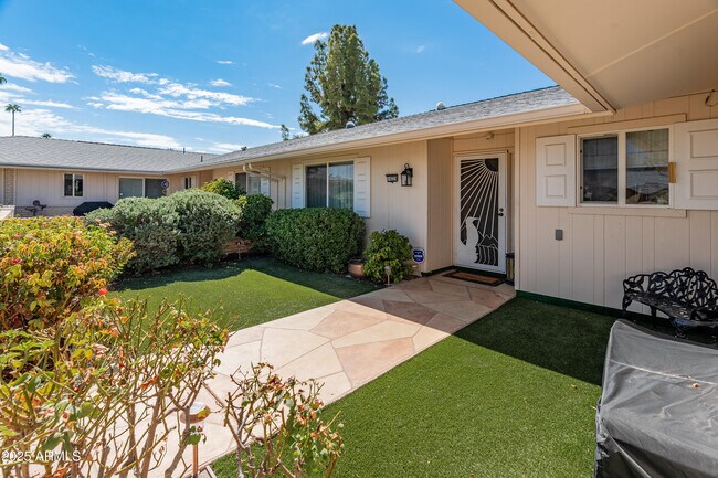 Building Photo - 10229 W Bolivar Dr