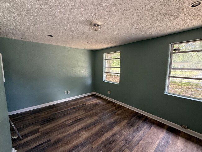 Building Photo - 10607 Ithaca Dr
