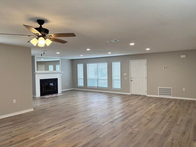 Building Photo - 926 Holbrook Cir