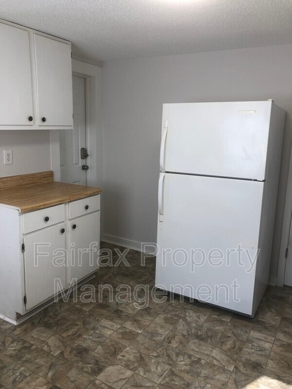 Building Photo - 301 E Lawson St