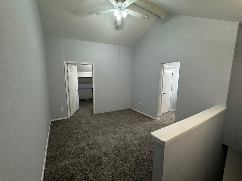 Building Photo - 7152 Fair Oaks Ave
