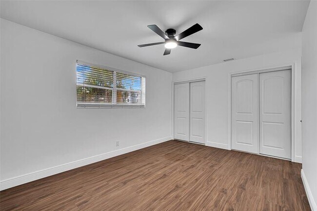 Building Photo - 420 SW 27th Terrace