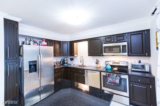 Building Photo - 3 br, 2.5 bath Townhome - 7111 Bradshaw Ct E