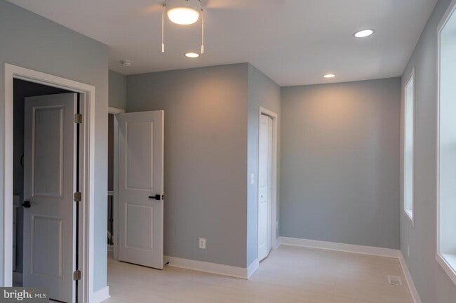 Building Photo - 706 Longfellow St NW