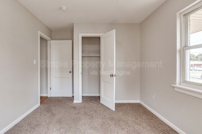 Building Photo - 813 S Midwest Blvd