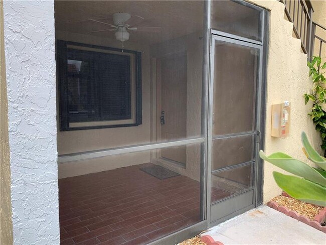 Building Photo - 434 Lakeview Dr
