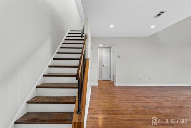 Building Photo - 94 Beverly Hl Ter